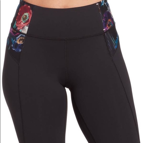 Black floral Calia leggings - Picture 2 of 7